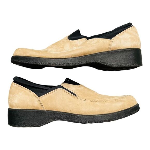 CLARKS SILLIAN Tan Beige Leather Slip On Comfort Shoes Loafers NWOT Size 6 1/2 - Picture 3 of 5